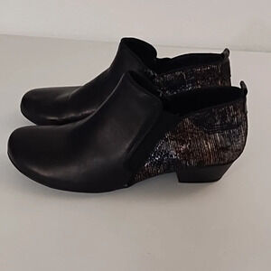 Remonte Black and Brown Ankle Boots